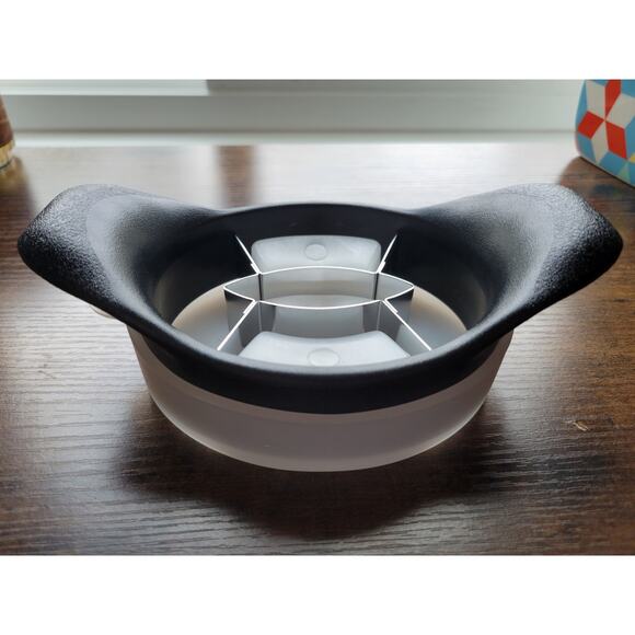 Pampered Chef 2418 Black Mango Wedger w/Stainless Steel Blades & Cover - Picture 2 of 8
